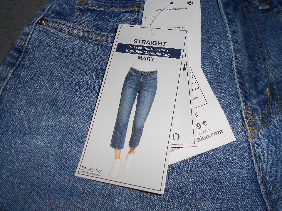 Штани жіночі з джинсової та бавовняної тканини, без ознак використання, загальною кількістю 527 шт.