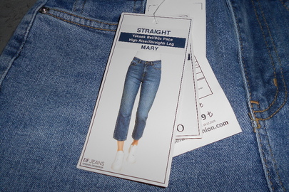 Штани жіночі з джинсової та бавовняної тканини, без ознак використання, загальною кількістю 527 шт.