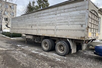 Напівпричіп марка МАЗ, модель 93802, 1992 року випуску, номер шасі (кузова, рами): ХТМ938020N0001087, сірого кольору, номерний знак АВ1199ХМ