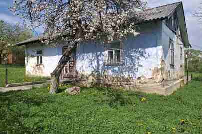 Житловий будинок з господарськими будівлями та спорудами, загальною площею 69,6 кв.м., що знаходиться за адресою: Івано-Франківська область, Долинський (нині Калуський) район, село Новичка, вулиця Світанкова, будинок 6