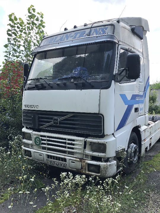 Тягач сідловий VOLVO FH 12, 2000 р.в., ДНЗ: 15748КА, шасі (рама) № YV2A4DAAXYB265991