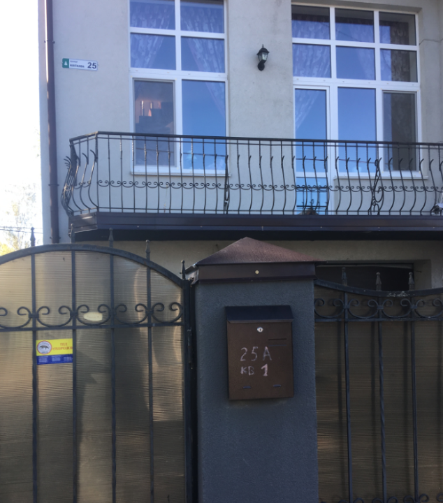Іпотека. Житловий будинок, загальною площею 214.9 кв.м. та земельна ділянка, загальною площею 0.0299 га, кадастровий номер 3210945600:01:071:0140, що знаходяться за адресою: Київська обл., м. Ірпінь, смт. Ворзель, вул. Квіткова, буд. 25, секція А, кв. № 1