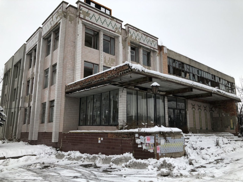 ІПОТЕКА. Комплекс нежитлових приміщень, загальною площею 3494.50 кв.м. та земельна ділянка, загальною площею 0.4274 га, кадастровий номер 3224610100:01:120:0011, що знаходяться за адресою: Київська обл., Тетіївський р-н, м. Тетіїв, вул. Комсомольська, 18