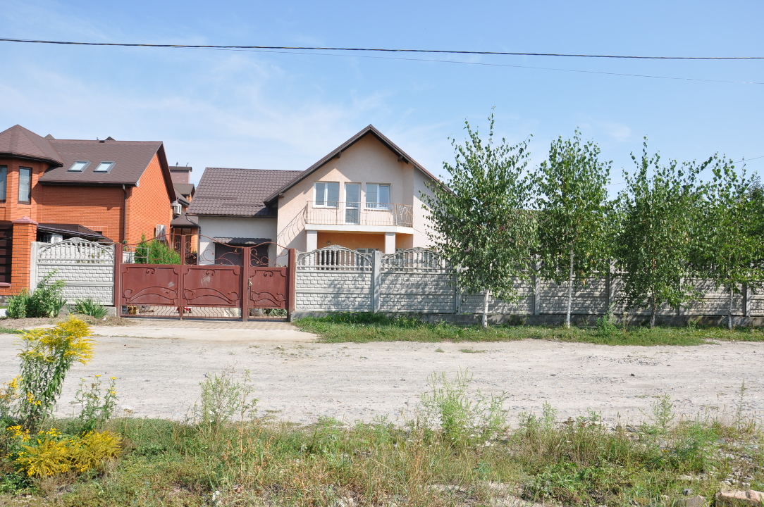 ІПОТЕКА. Житловий будинок, площею 178.7 кв.м. з господарськими будівлями і спорудами та земельна ділянка, площею 0.0633 га, кадастровий номер 3222486600:05:001:0736, за адресою: Київська обл., Києво-Святошинський р-н, с. Нове, вул. Івасюка В., буд. 2а
