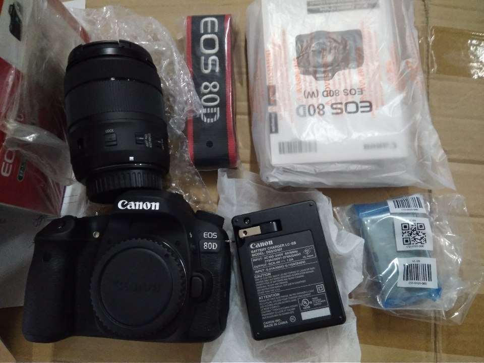 Цифровий фотоапарат Canon 80D (W) DS126201, у комплекті з фотооб'єктивом Canon 