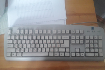 Клавіатура б/н сірого кольору, б/в