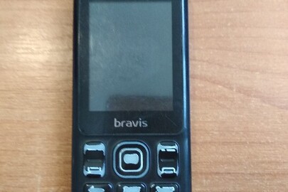 Мобільний телефон "Bravis"-C240 IMEI: 3592242082375994, IMEI: 359242082376000 та акумуляторна батарея до нього