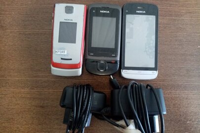 Мобільний телефон "NOKIA" КГ045, мобільний телефон  "NOKIA" С2-05 ,  мобільний телефон  "NOKIA" С5-06, зарядний пристрій  "Celebrity", зарядний пристрій "NOKIA"