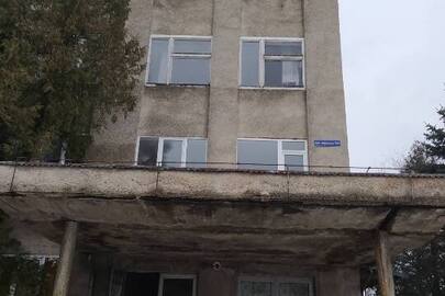 Адміністративно-лабораторний корпус, загальною площею 2099,00 м.кв. та земельна ділянка площею 0,3515 га, кадастровий номер - 2121983001:01:001:0036, що знаходиться за адресою: Закарпатська обл., Іршавський р-н, с. Довге, вул. Перемоги, 72/1