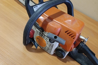 Конфісковане за рішенням суду майно: бензопила марки "STIHL" MS 180", бувша у використанні