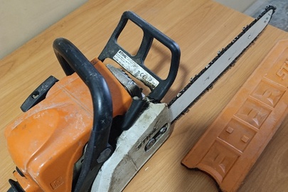 Конфісковане за рішенням суду майно: бензопила марки "STIHL" MS 180", бувша у використанні