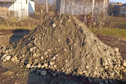 Конфісковане за рішенням суду майно: гравійна суміш об’ємом близько 5-6 м.куб.
