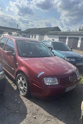 Автомобіль Volkswagen Bora (легковий седан В), реєстраційний номер КА8739СВ, колір червоний, рік виробництва: 2000, номер шасі WVWZZZ1JZYW607928