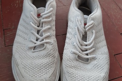 Кросівки чоловічі, білого кольору, 41 розмір, тканеві, б/в
