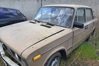 Легковий автомобіль ВАЗ 2106, 1976 року випуску, бежевого кольору, ДНЗ АХ1445КХ, номер кузова 0037393, номер двигуна 0711580