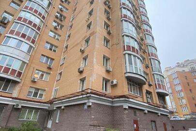 Трикімнатна квартира, загальною площею 117.0 кв.м., що розташована за адресою: м. Київ, проспект Г. Сталінграда, буд. 10-А, корп. 1, кв. 53