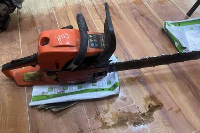 Конфіскація за рішенням суду : бензопила марки "Байкал", помаранчевого  кольору, б/в