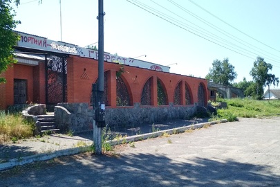 Предмет іпотеки. Кафе з підсобними приміщеннями загальною площею 449,0 м.кв., що знаходиться за адресою: Сумська обл., Роменський р-н, с. Бобрик, вул. Леніна, 66