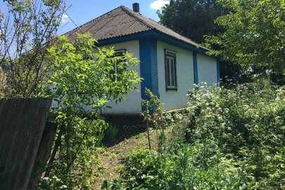  1/3 частка житлового будинку загальною площею 65,7 кв. м з надвірними будівлями та спорудами, що розташовані за адресою Чернігівська область, Ніжинський район, село Макіївка, вулиця Центральна, будинок 117