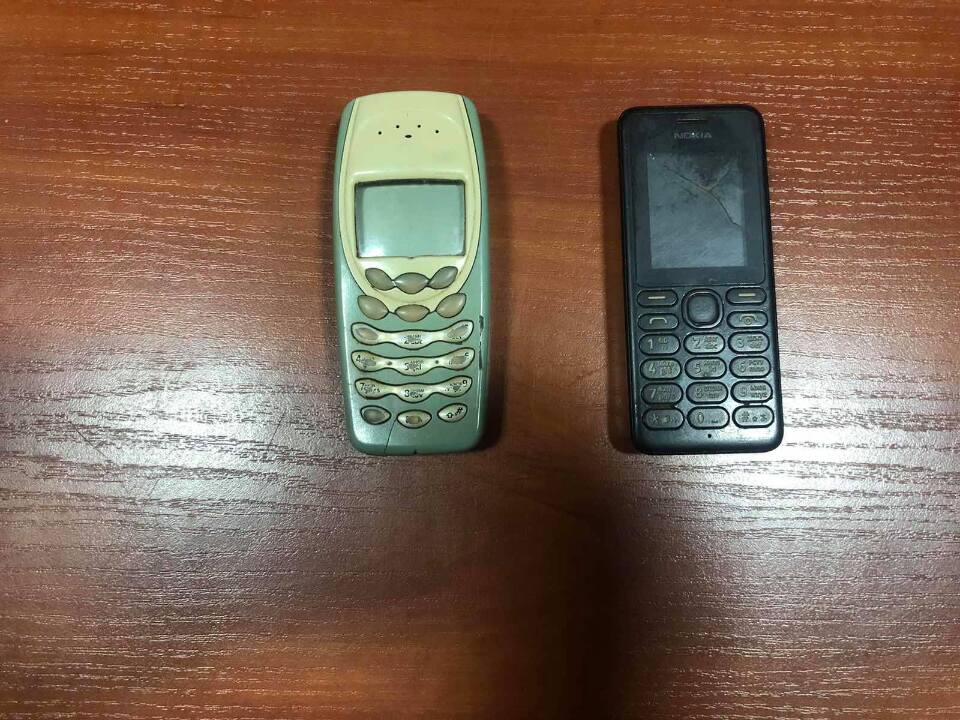 Мобільний телефон Nokia 3410; мобільний телефон Nokia RM-944, б/в