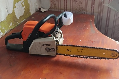 Конфіскація майна за рішенням суду: бензопила марки STIHL MS170 помаранчевого та білого кольорів, б/в