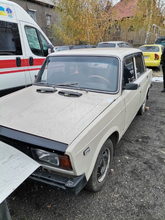 Легковий автомобіль: ВАЗ 21051, бежевого кольору, 1983 р.в., ДНЗ: АН8809ЕІ, VIN: XTA210510D0405642