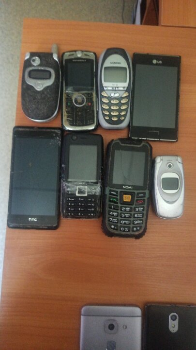 Мобільні телефони в кількості 8 штук (б/в)