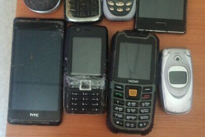 Мобільні телефони в кількості 8 штук (б/в)