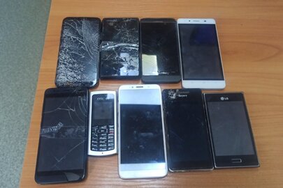 Мобільні телефони в кількості 9 штук (б/в)