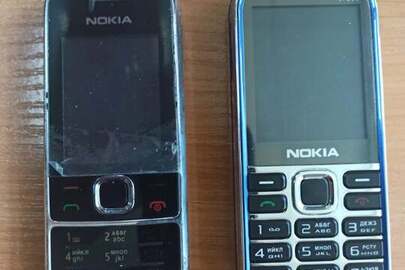Мобільні телефони "NOKIA" чорного кольору, IMEI встановити не вдалося та "NOKIA 3720 С" синього кольору, IMEI встановити не вдалося