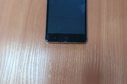 Мобільний телефон "Хiaоmi" чорнго кольору, неробочий.