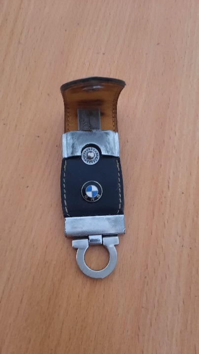 Електронний цифровий носій – диск накопичувач в чохлі з логотипом «BMW», 1 шт., б/в