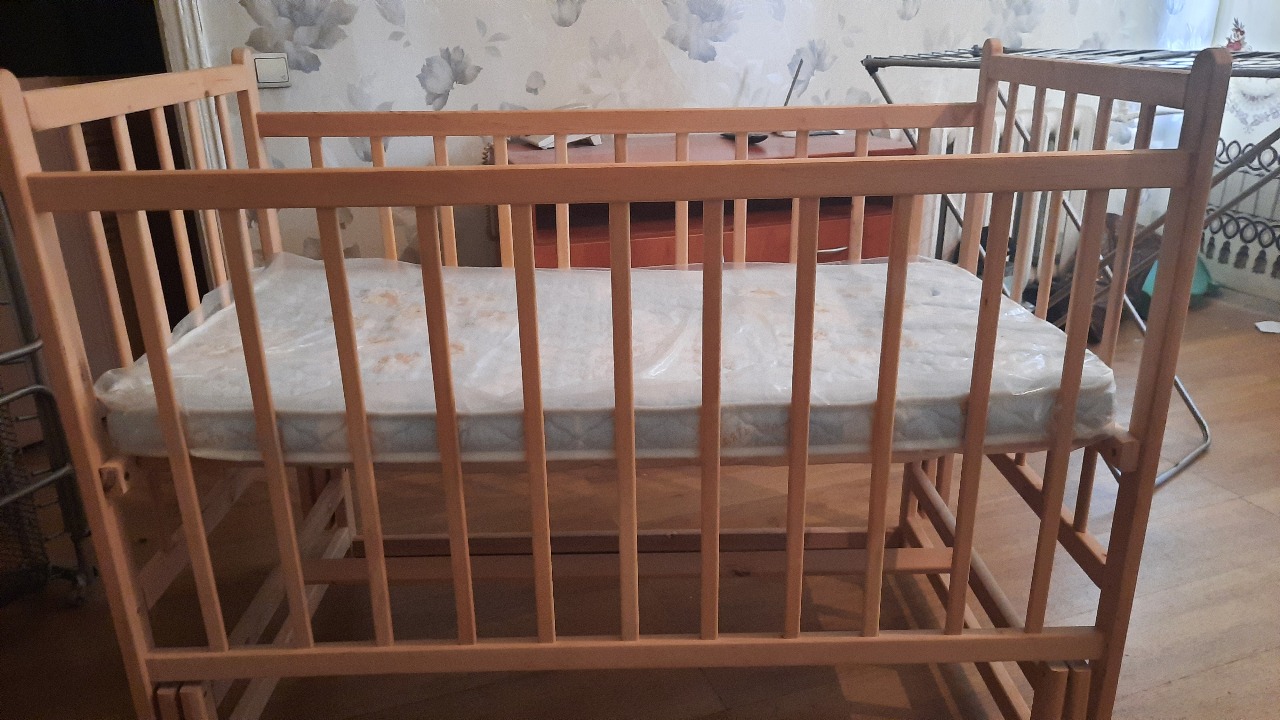 Ліжко дерев'яне дитяче з матрацом, 1 шт, б/в