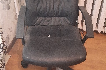 Офісне крісло чорного кольору, 1 шт, б/в