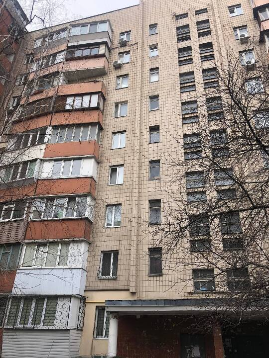 Однокімнатна квартира загальною площею 26.7 кв.м., житловою площею 12.9 кв.м., що знаходиться за адресою: м.Київ, вулиця Симиренка, будинок 22, квартира 5