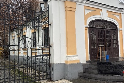 Нежитлова будівля (літ."Е") загальною площею 77.9 кв.м, реєстраційний номер об’єкта нерухомого майна 906229980000, що знаходиться за адресою: м.Київ, вул. Спаська 10