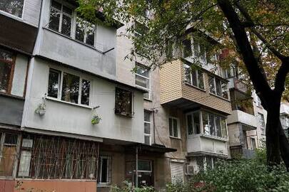 Трикімнатна квартира загальною площею 56,1 кв.м, що розташована за адресою: Одеська обл., м. Одеса, вулиця Космонавтів, будинок 10, квартира 60