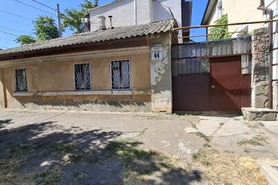 Однокімнатна квартира загальною площею 16.9 кв.м., що розташована за адресою: Одеська обл., м. Одеса, проспект Володимира Вінніченка, будинок 44, квартира 3б