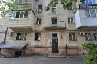 1/9 частка двокімнатної квартири загальною площею 40.1 кв.м., за адресою: Одеська обл., Одеський р., м. Чорноморськ, вулиця Корабельна, будинок 5, квартира 3