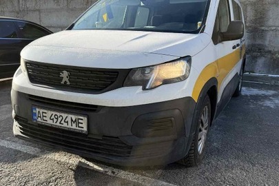 Автомобіль марки PEUGEOT, модель: RIFTER, категорія: легковий, рік виробництва: 2019, VIN: VR3EC9HPAKJ822343, номер кузова: VR3EC9HPAKJ822343, номерний знак: АЕ4924МЕ, колір: білий