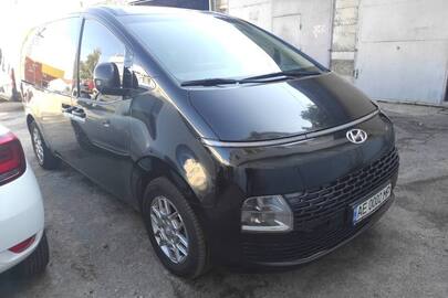 Автомобіль марки HYUNDAI, модель: STARIA, категорія: легковий, рік виробництва: 2021, VIN: KMHYC811ANU019493, номер кузова: KMHYC811ANU019493, номерний знак: АЕ0002МР, колір: чорний