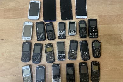 Конфісковане майно за рішенням суду: мобільні телефони різних марок в кількості 24 штук, б/в