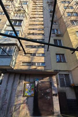 Двокімнатна квартира загальною площею 47,9 кв.м., розташована за адресою: м. Одеса вулиця Академіка Корольова, буд. №92, квартира № 145