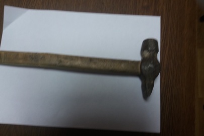 Молоток металевий із дерев'яною ручкою