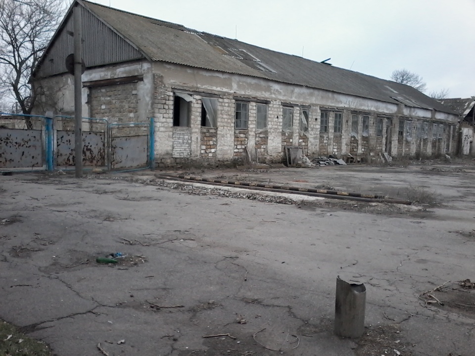 Нежилі будівлі, загальною площею 974,8 кв.м., за адресою: Херсонська область, Нижньосірогозький район, с. Степне, вул. Перемоги, буд. 3