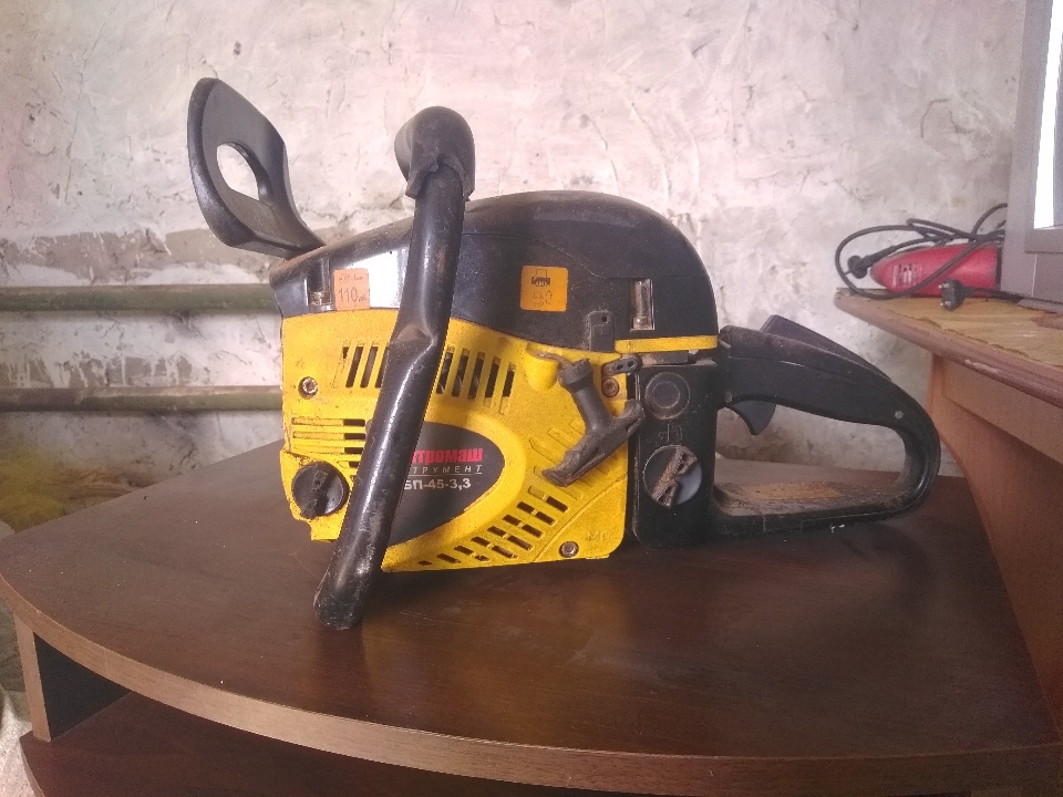 Бензинова пила 