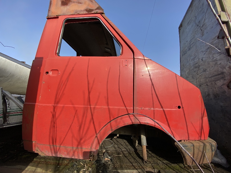 Вантажний автомобіль марки БелАЗ, модель: Люблин, 1996 року випуску, д.н.з. 2005 ІВА, кузов номер: 84100Т212533R1X, червоного кольору