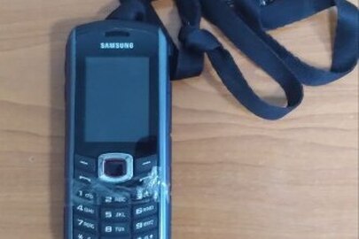 Мобільний телефон торгівельної марки "Samsung GT-B2710", стан б/в