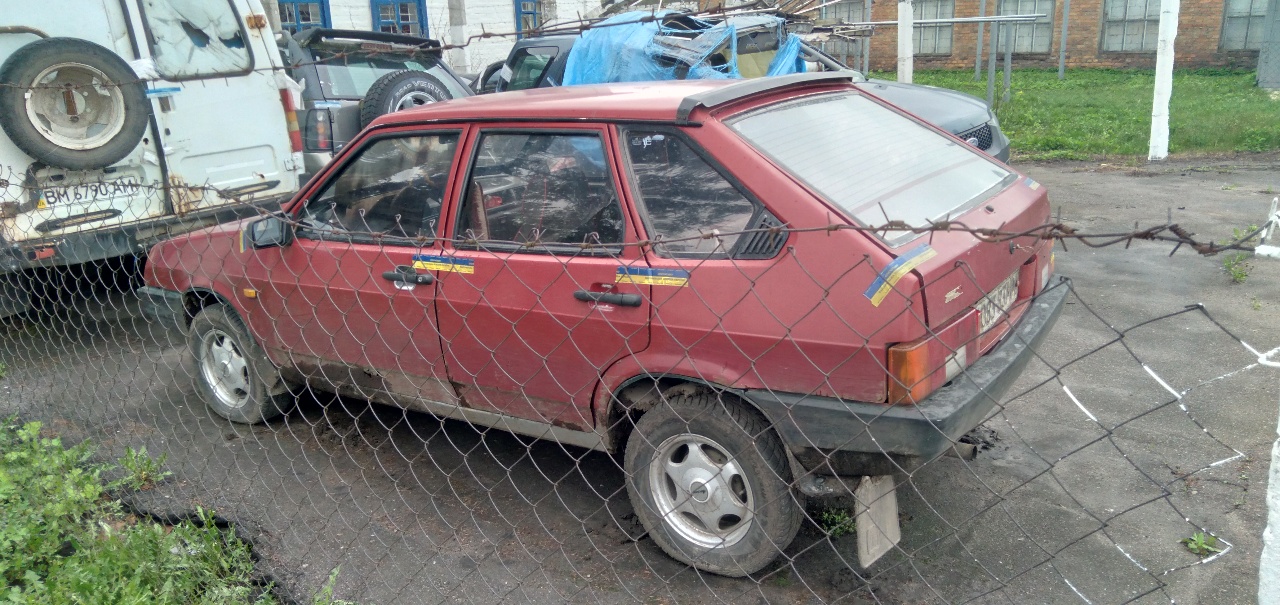 Легковий автомобіль ВАЗ 2109, червоного кольору, 1991 року виробництва, реєстраційний номер 08383ММ, VIN: XTA210900M0961297