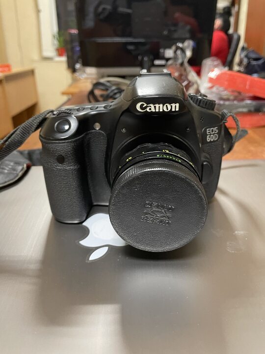 Фотокамера «Canon EOS60D» з флеш накопичувачем 